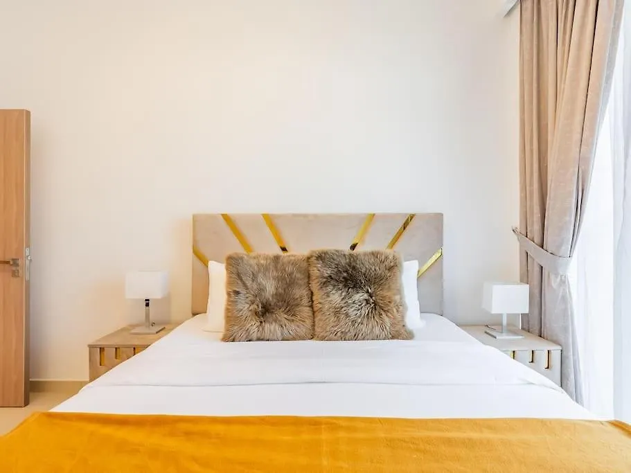 Luxury Meydan Escape Condo With City Views Dubai 0*,